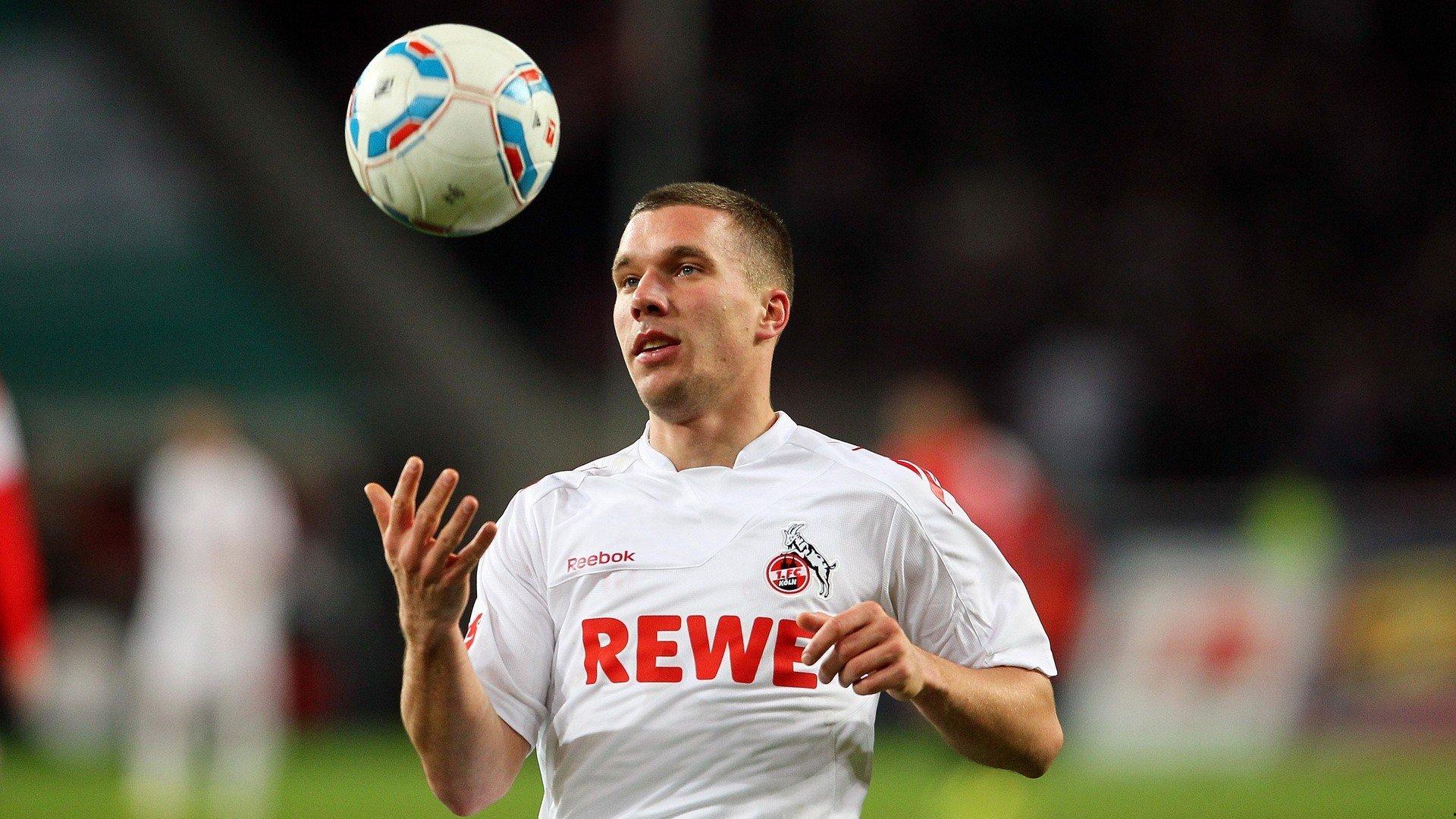 阿圭罗之子承袭家族荣光，背景夸张的足球传承与品德教育