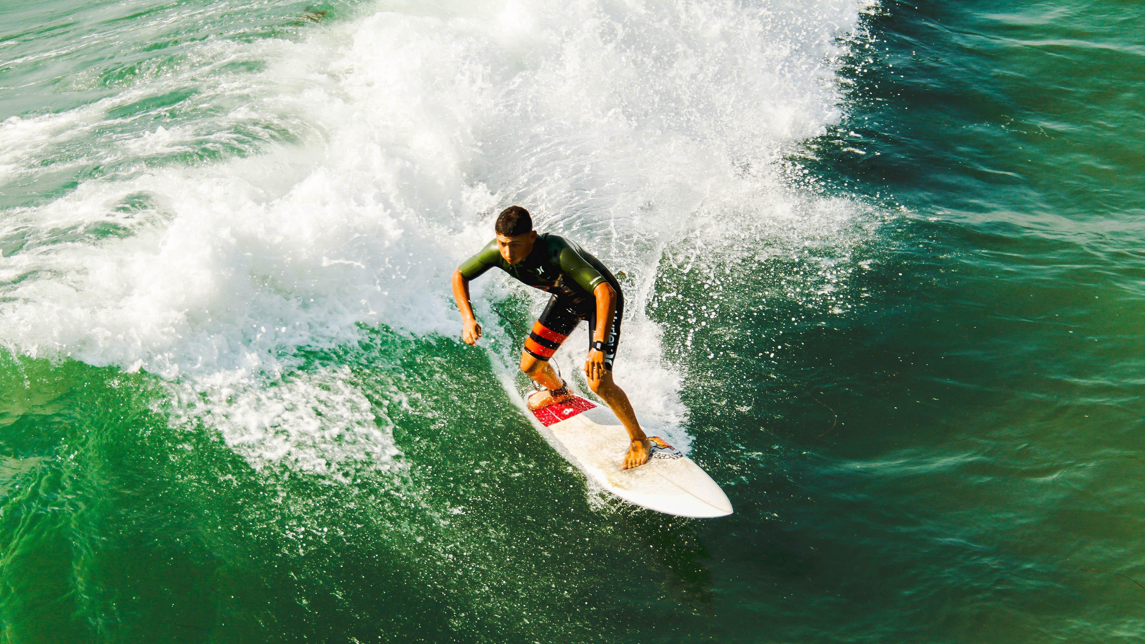 青岛队翻译揭秘杨瀚森成长故事，场上沟通无碍源于勤奋 场下苦背单词提升自我